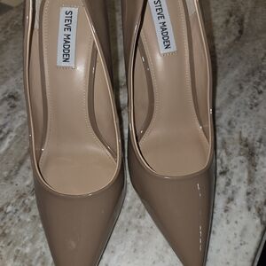 Steve Madden Women's Tan Pumps